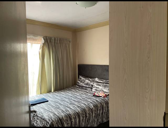 3 BEDROOM FREEHOLD FOR SALE IN ROSSLYN